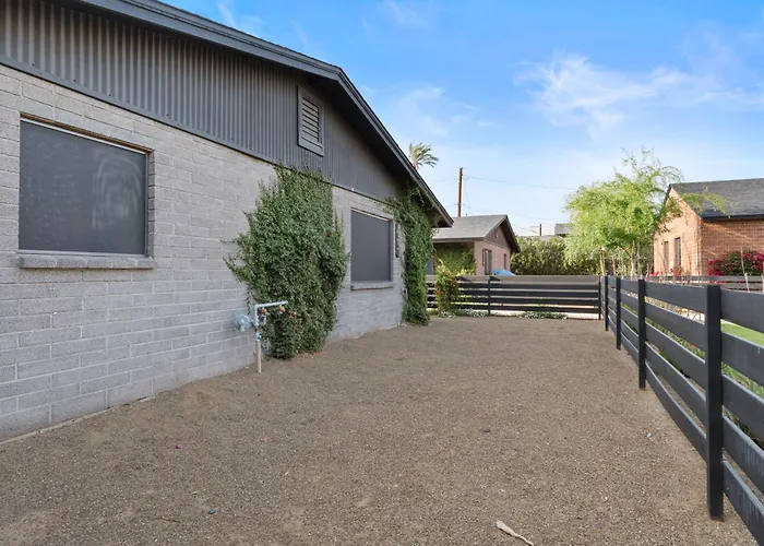 Biltmore 2br #2 - Workspace, Free Parking, Laundry, Patio! Phoenix
