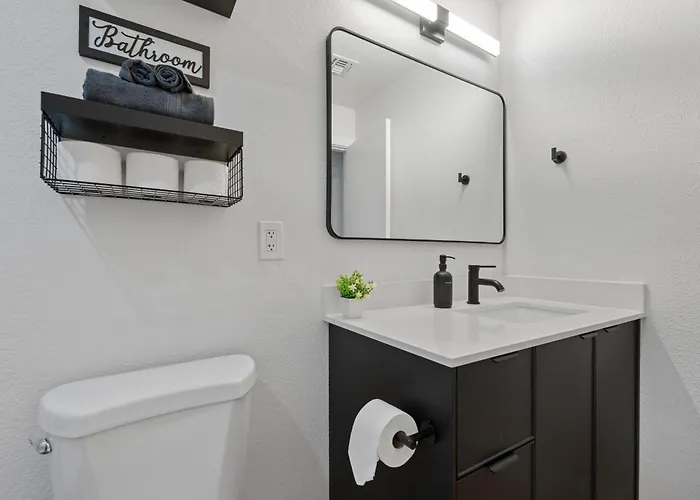 Biltmore 2br #2 - Workspace, Free Parking, Laundry, Patio! Apartment Phoenix