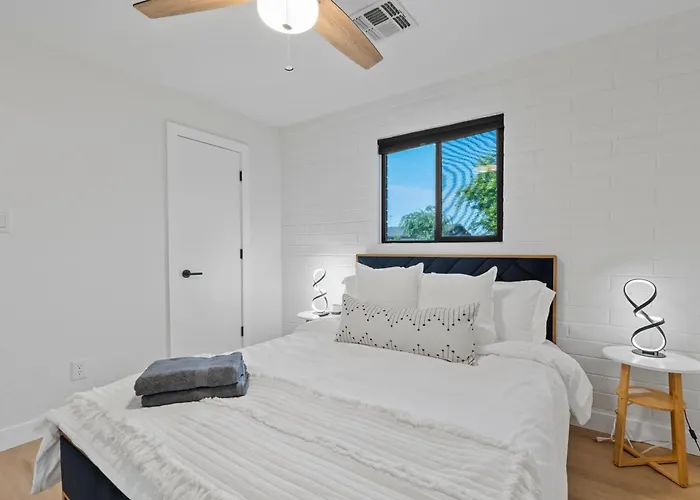 Apartment Biltmore 2br #2 - Workspace, Free Parking, Laundry, Patio!