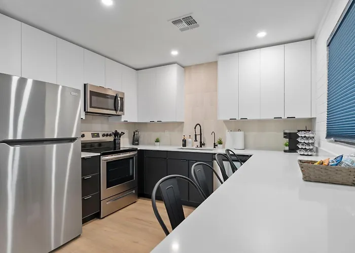 Biltmore 2br #2 - Workspace, Free Parking, Laundry, Patio! Phoenix
