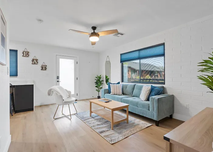 Biltmore 2br #2 - Workspace, Free Parking, Laundry, Patio! * Phoenix