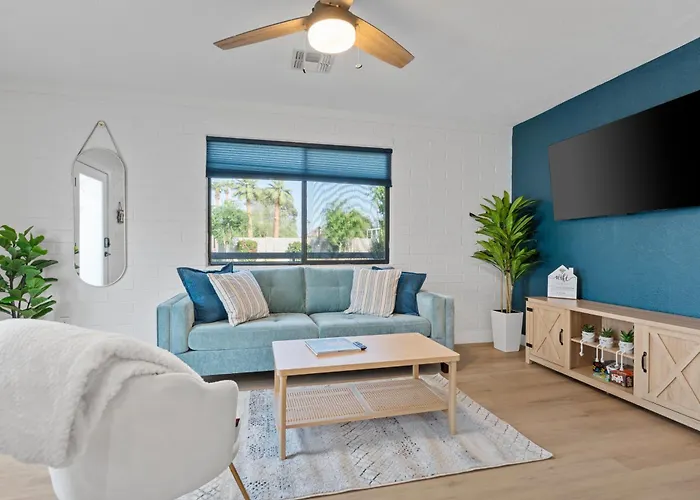 Biltmore 2br #2 - Workspace, Free Parking, Laundry, Patio!