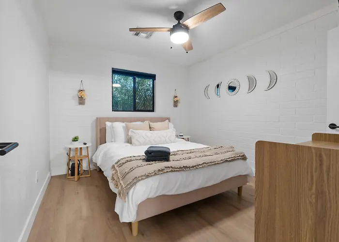 Apartment Biltmore 2br #2 - Workspace, Free Parking, Laundry, Patio! Phoenix