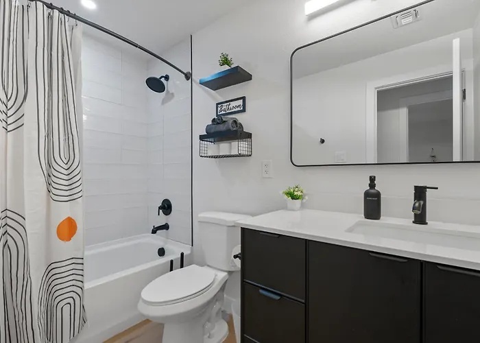 Biltmore 2br #2 - Workspace, Free Parking, Laundry, Patio! * Phoenix