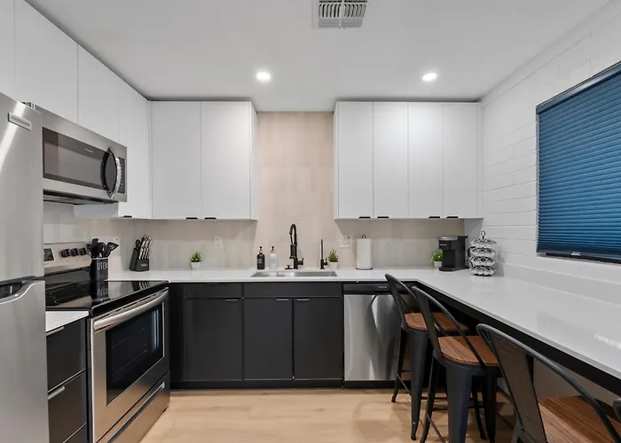Biltmore 2br #2 - Workspace, Free Parking, Laundry, Patio! Apartment